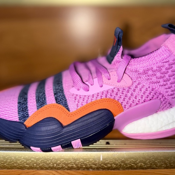 NWT adidas Trae Young 2.0 Basketball Shoes
Men's SIZE M 8 L 9 - Picture 5 of 6